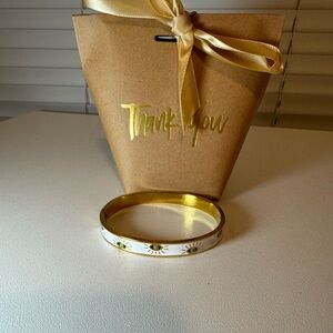 Nice bracelet with a very nice print